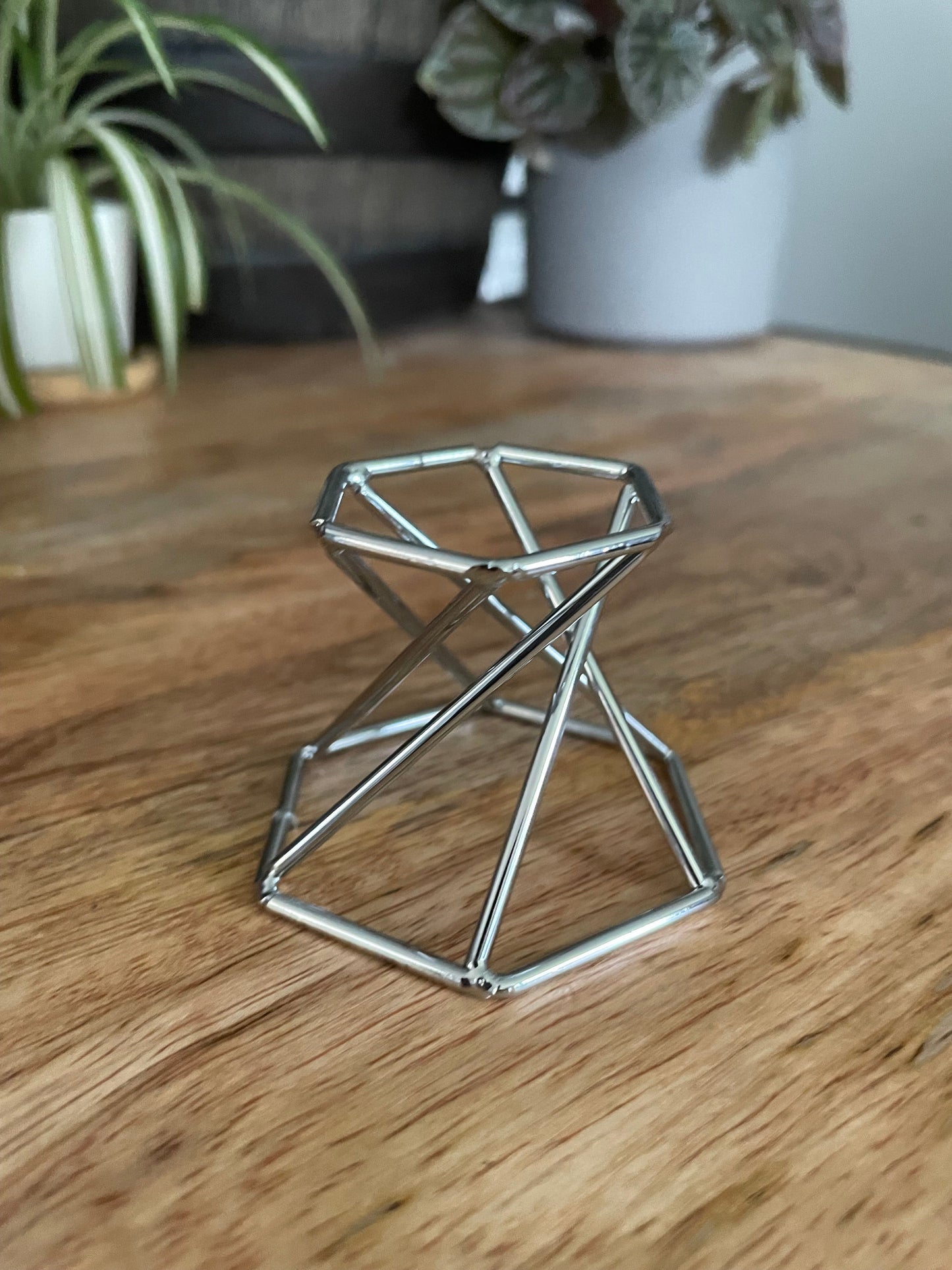 Metal Crystal Sphere Stand