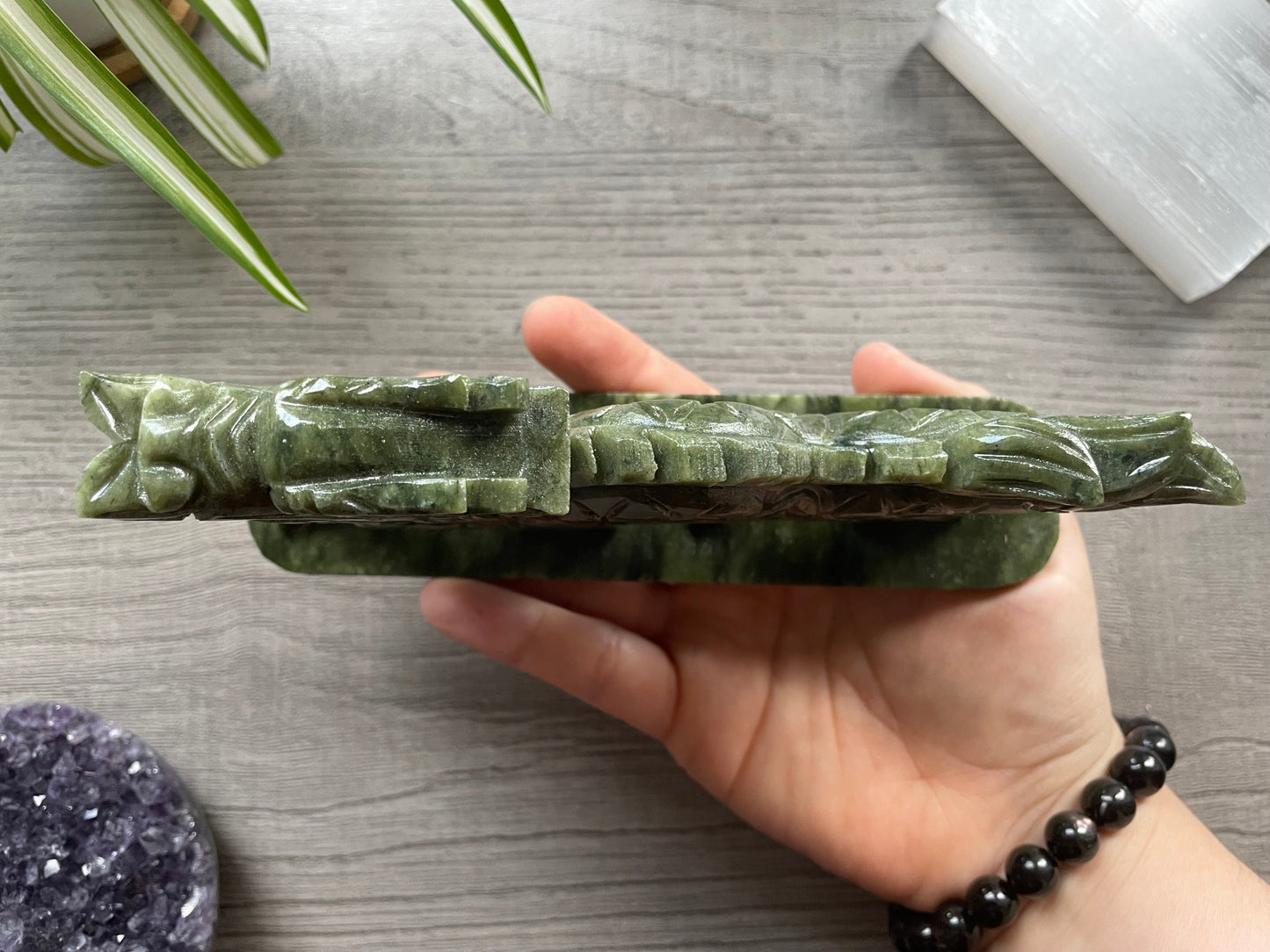 Xiuyan "Jade" Dragon (C) Crystal Carving top