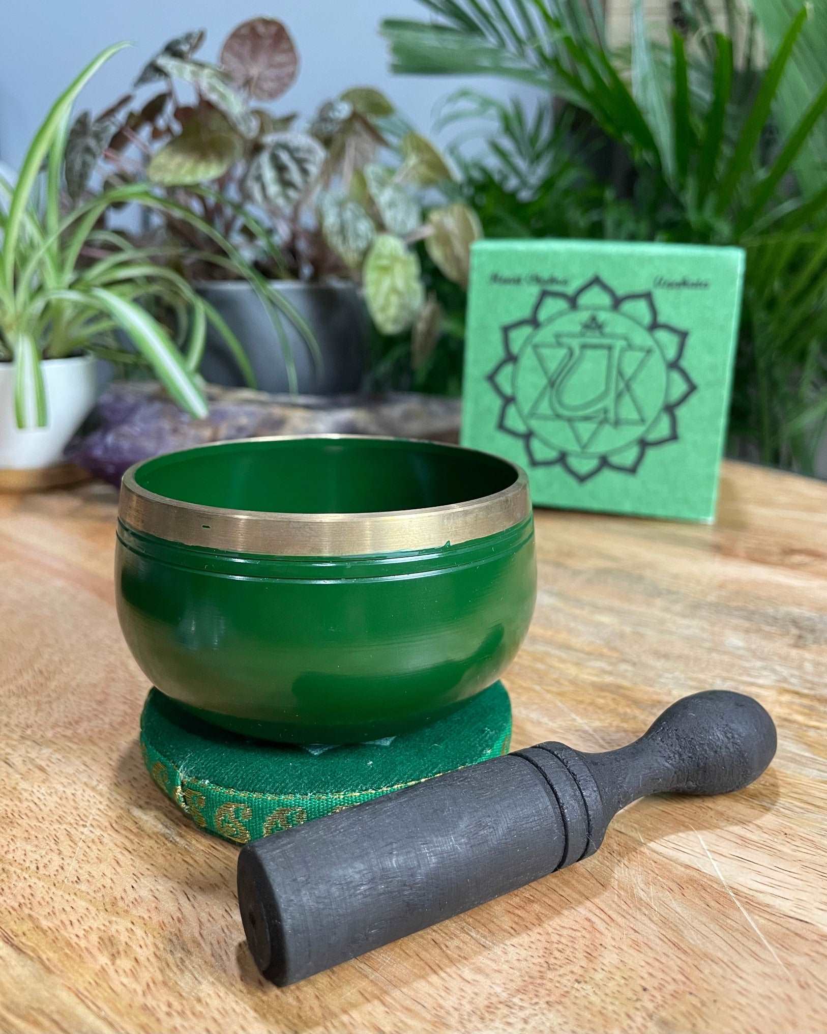 Pictured is a small metal singing bowl with a pillow and a wood gong mallet. Green Singing Bowl (Heart Chakra) 8cm 