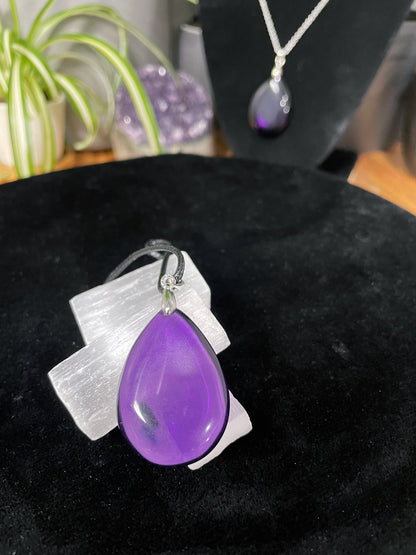 High Quality Amethyst Teardrop Necklace close up crystal