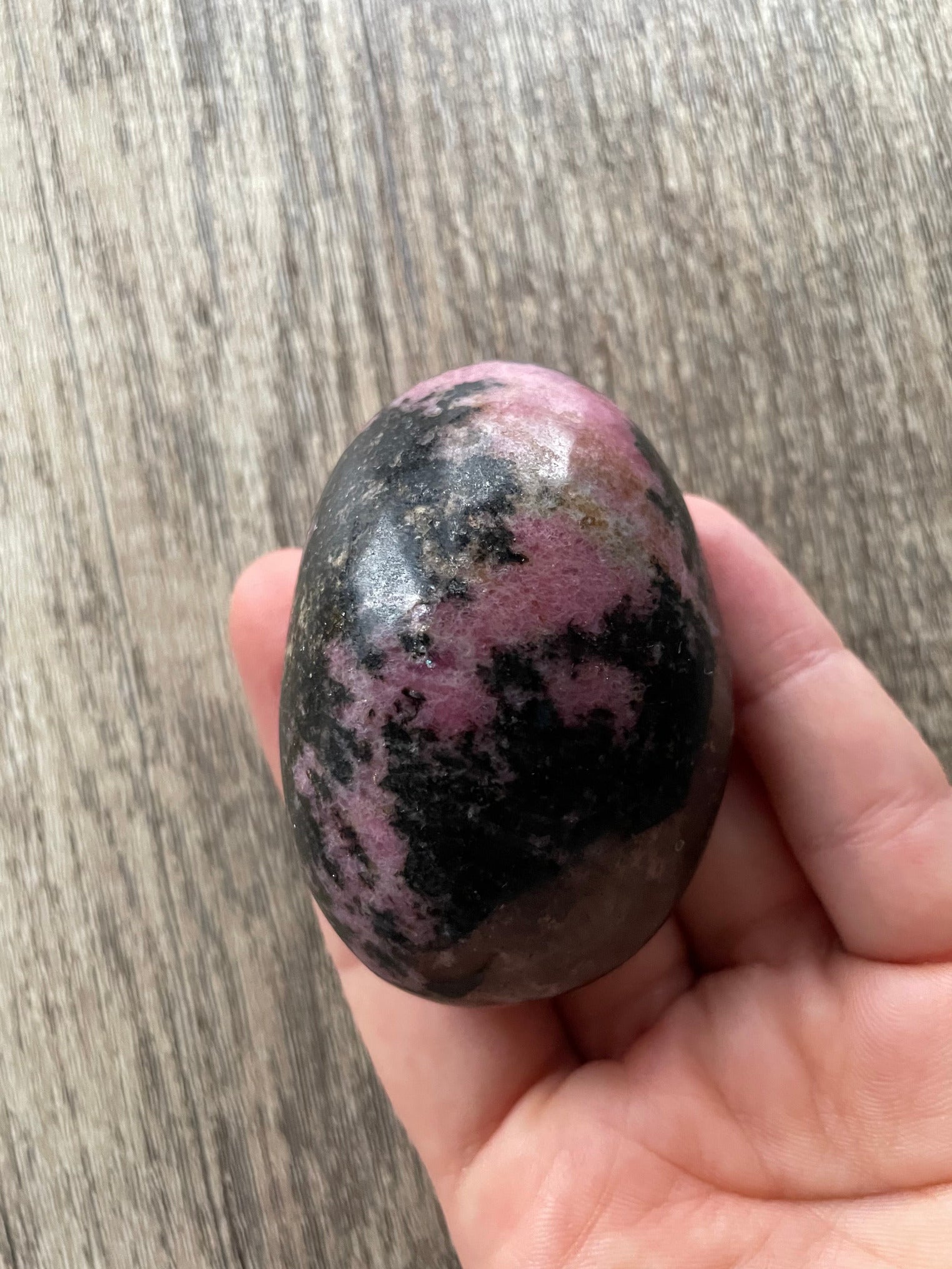 Rhodonite Palm Stone side